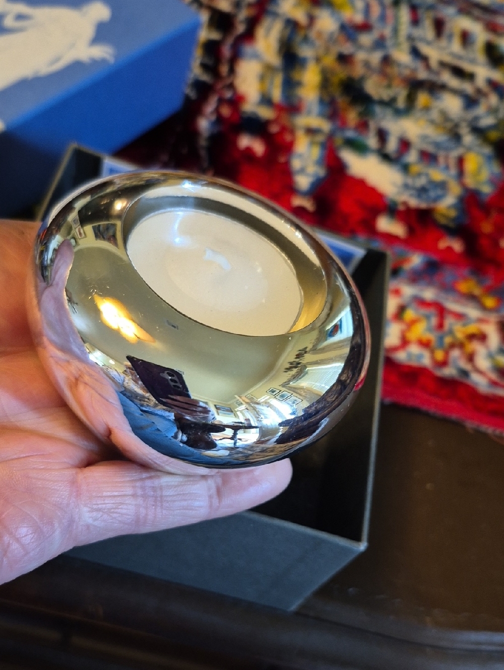 The Josh Young Ezra paperweight Nis a contemporary decorative artistic appeal.